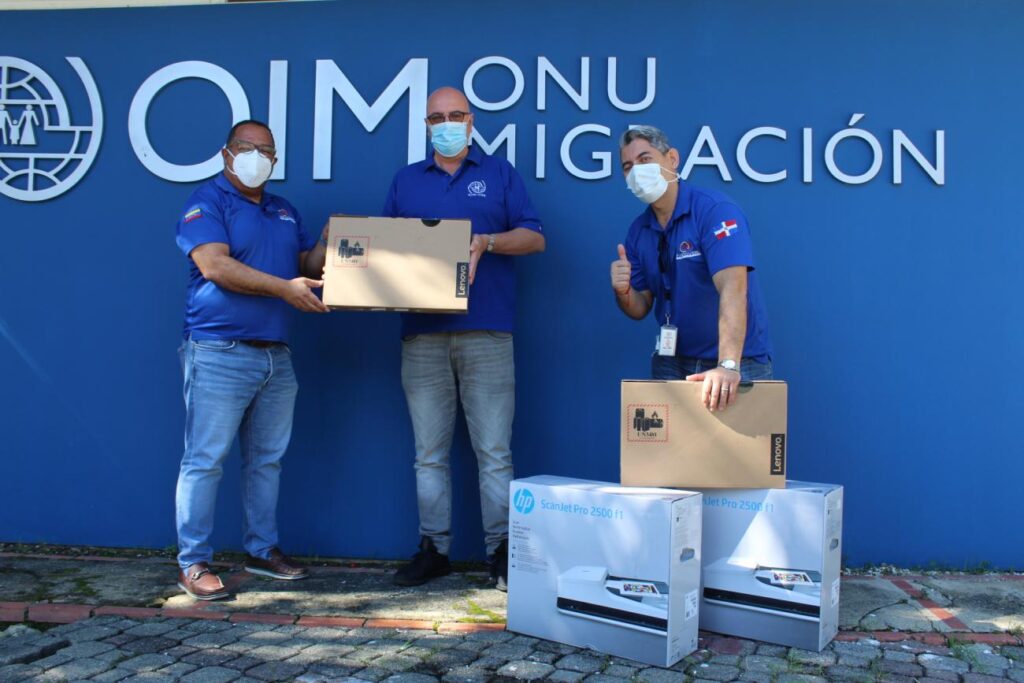 Dónde puedo obtener información sobre los trámites migratorios en República Dominicana